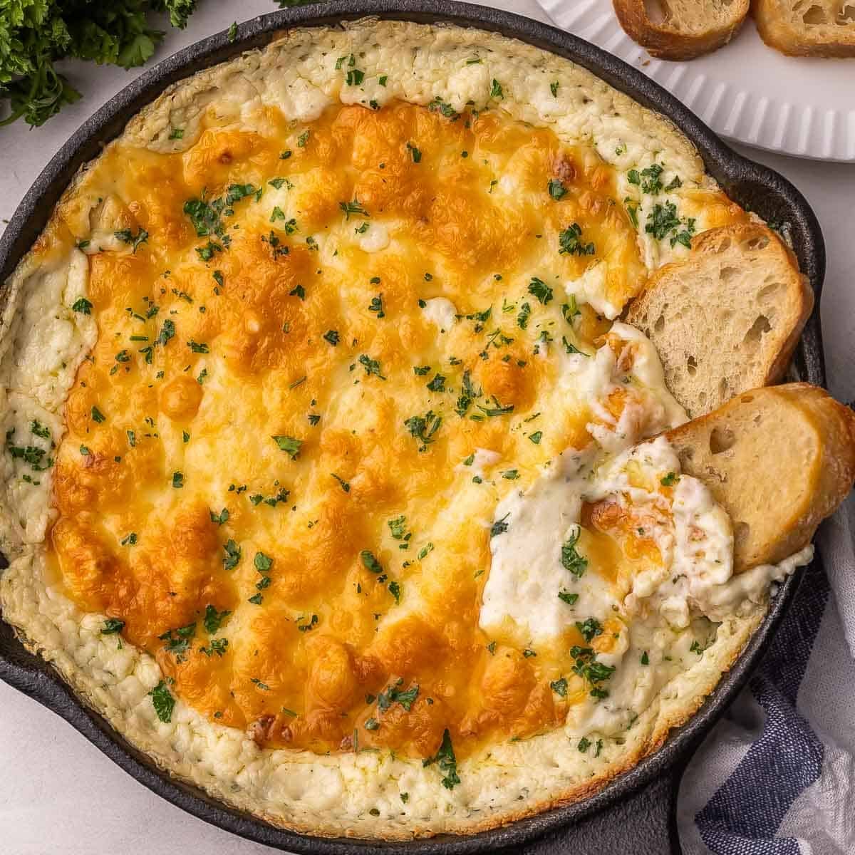 Cheesy Chicken Alfredo Dip: Irresistible Decadence for Gatherings